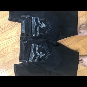 Rock revival Vivian skinny